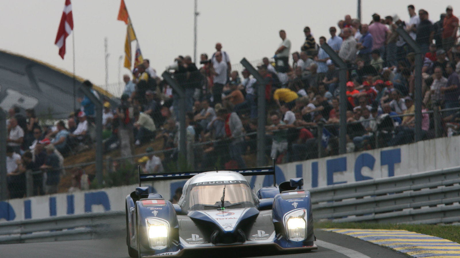 TEAM PEUGEOT TOTAL PEUGEOT 908, Alexander WURZ(AUT) Marc GENE (ESP) Anthony Davidson(GBR)