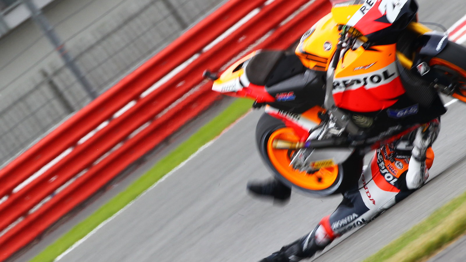 Pedrosa crash, British MotoGP 2010