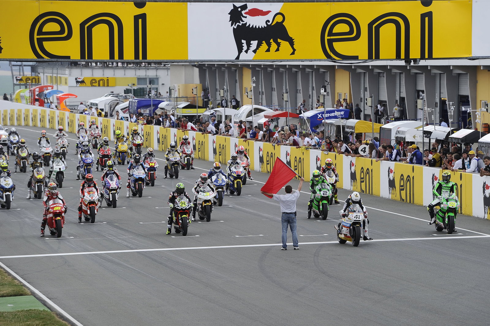 Tode, bump starting bike on the start grid, German Moto2 Race 2010