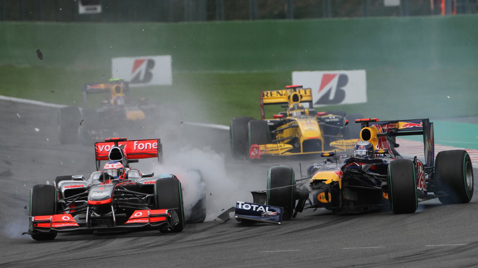 Race, Sebastian Vettel (GER), Red Bull Racing, RB6 and Jenson Button (GBR), McLaren Mercedes, MP4-2
