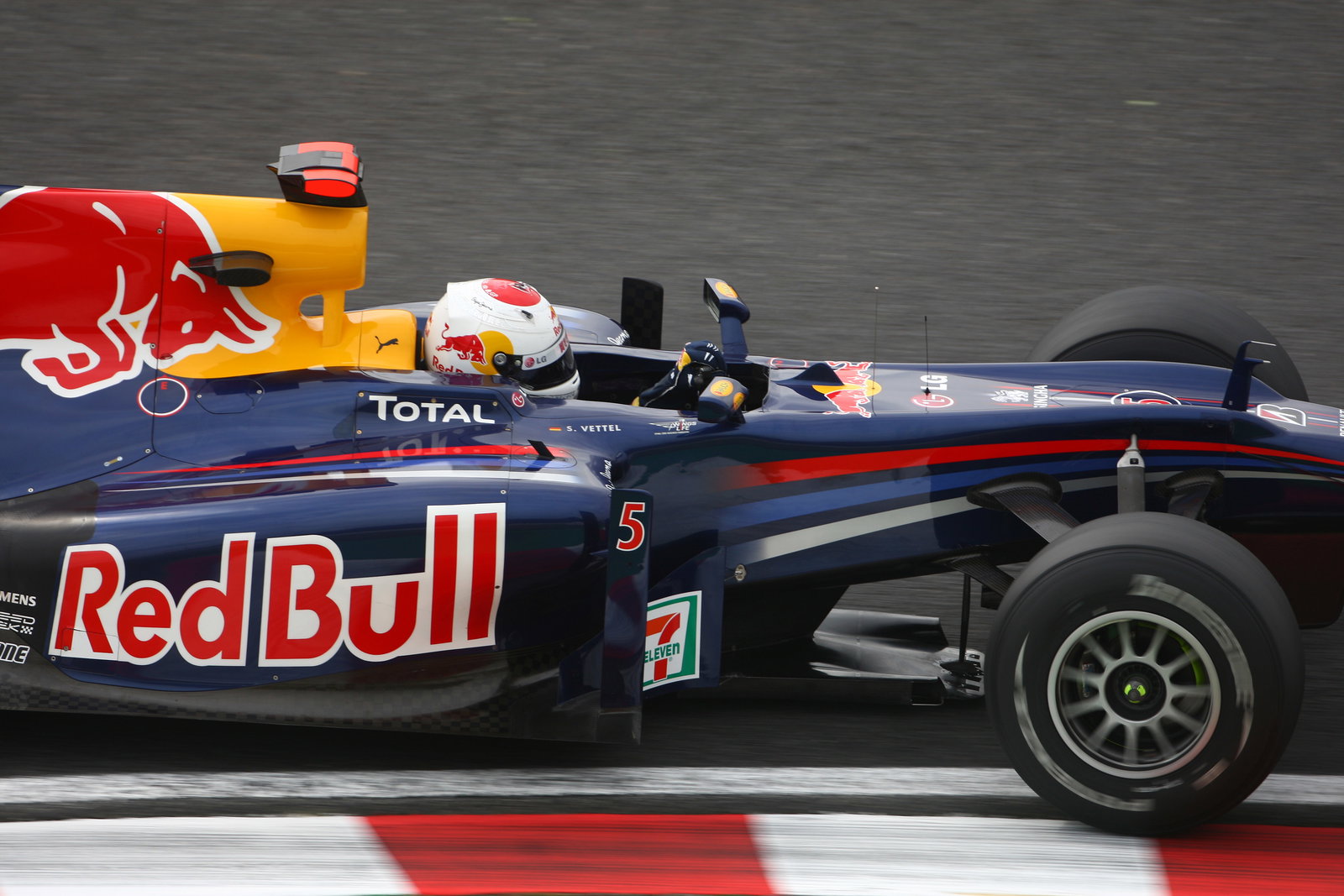 Friday Practice 1, Sebastian Vettel (GER), Red Bull Racing, RB6