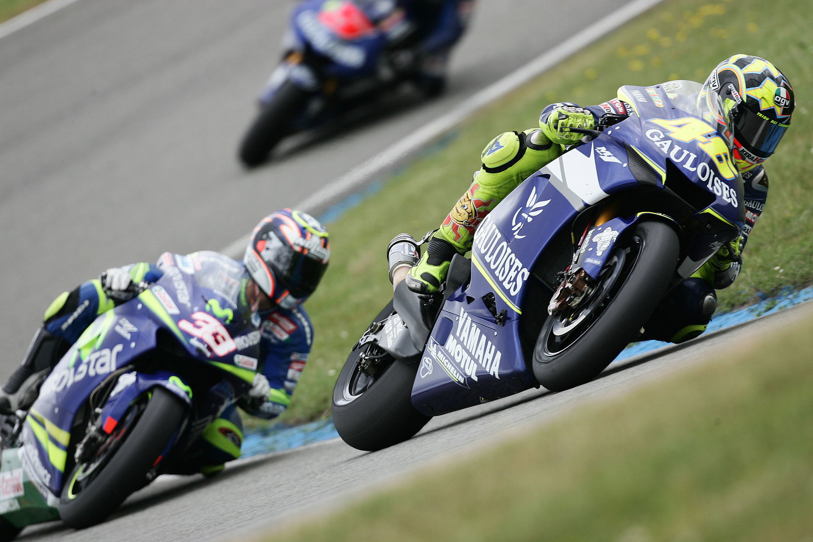 Rossi leads Melandri, Dutch MotoGP Race 2005