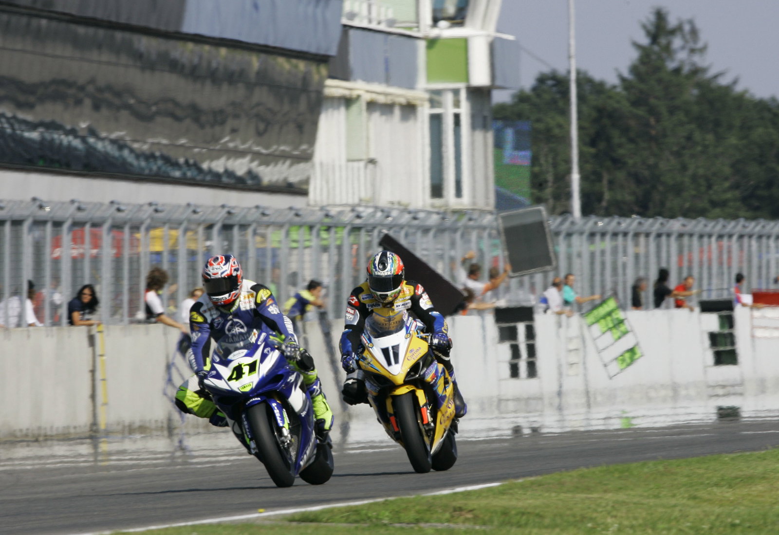 Haga, Corser, WSBK Race 2 Brno, 2005