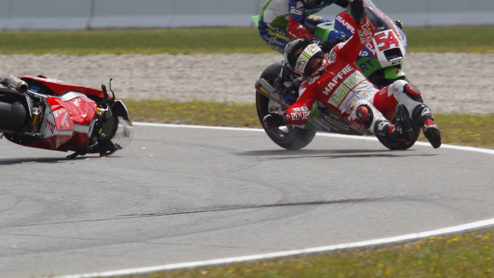 Simon and Sofuoglu crash, Moto2, Catalunya MotoGP 2011