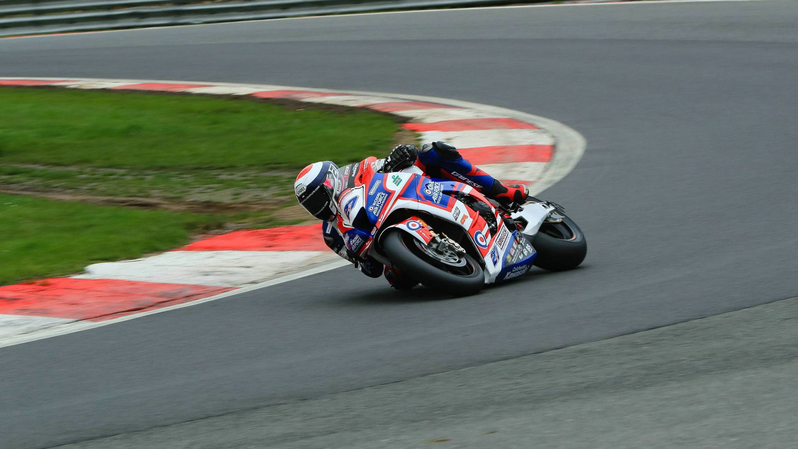 BSB: Dixon darts to Knockhill pole position