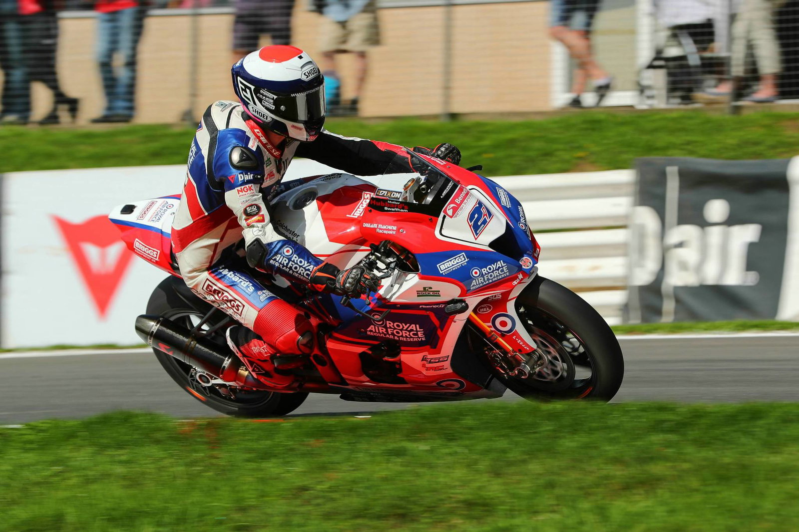 BSB: Dixon bolts clear at Cadwell Park