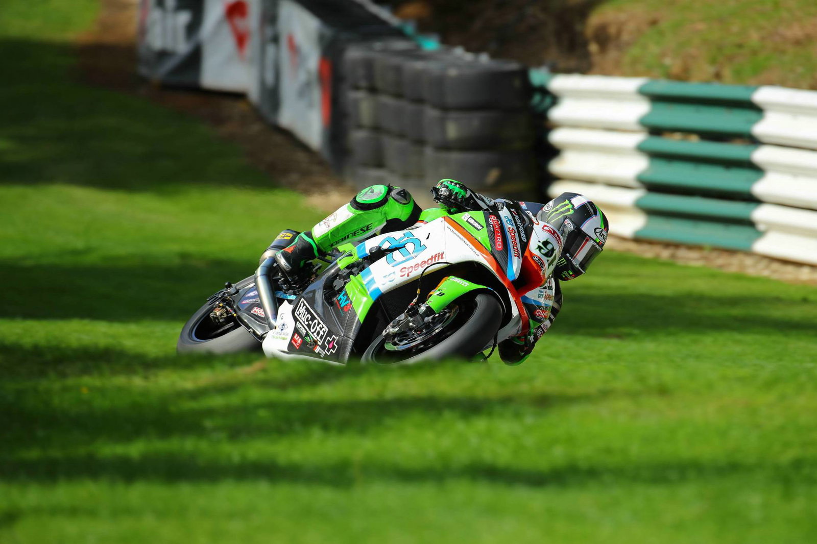 BSB: Dixon bolts clear at Cadwell Park