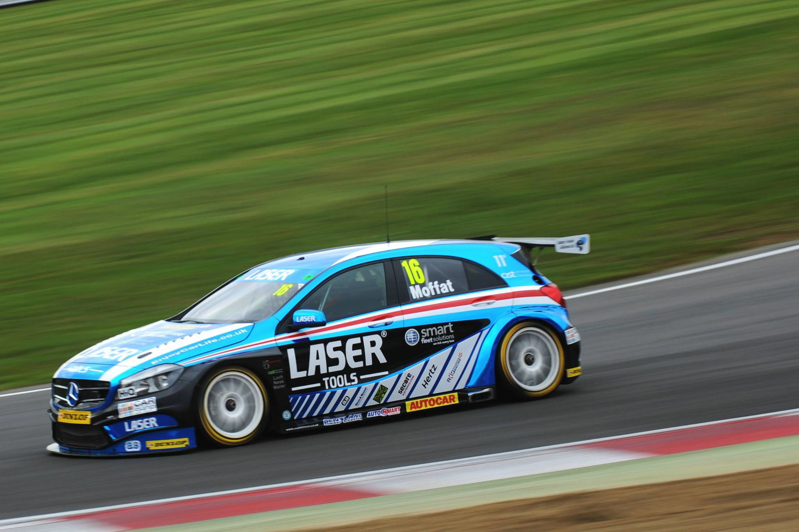 BTCC Brands Hatch GP: Moffat wins damp opener, Sutton closes in on title