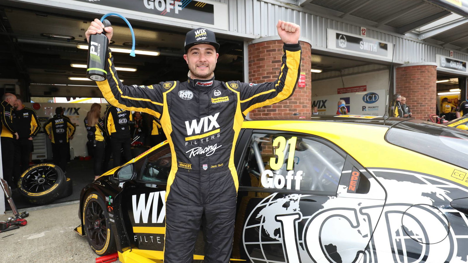 BTCC Brands Hatch: Goff holds off Turkington for race one victory