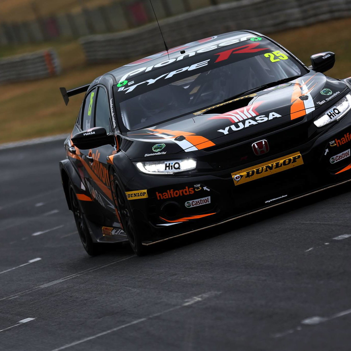 BTCC: Neal denies Sutton top spot at BTCC Media test