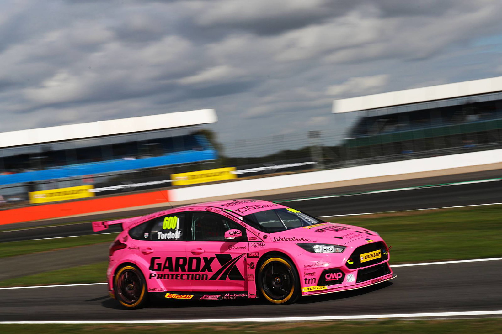 PCCGB Silverstone: Zamparelli dominates opening Silverstone race