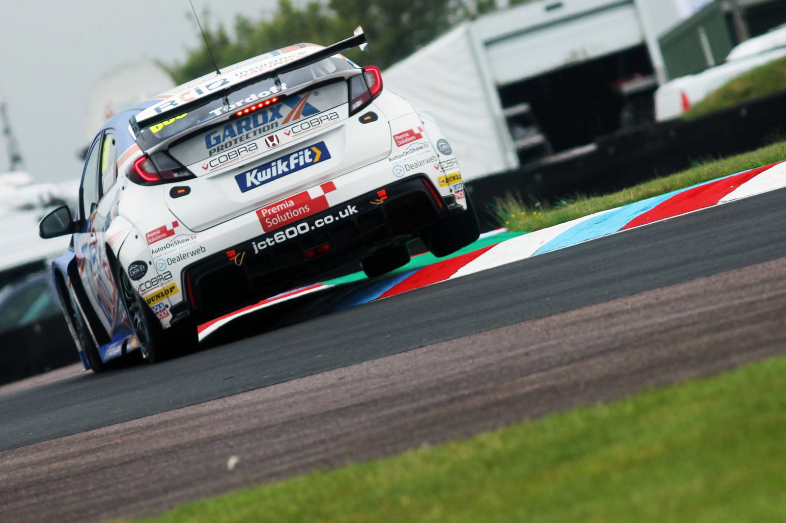 BTCC Thruxton: Tordoff snatches Thruxton pole from Plato 