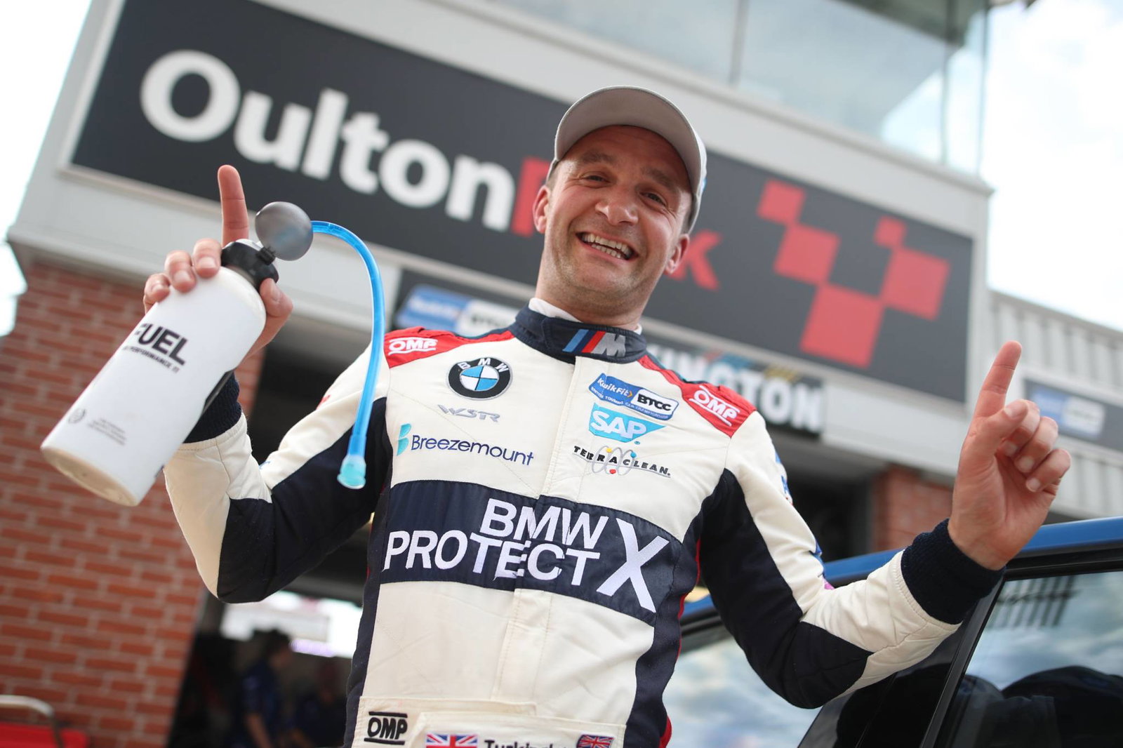 BTCC: Hill takes maiden win in dramatic final race after Neal clash