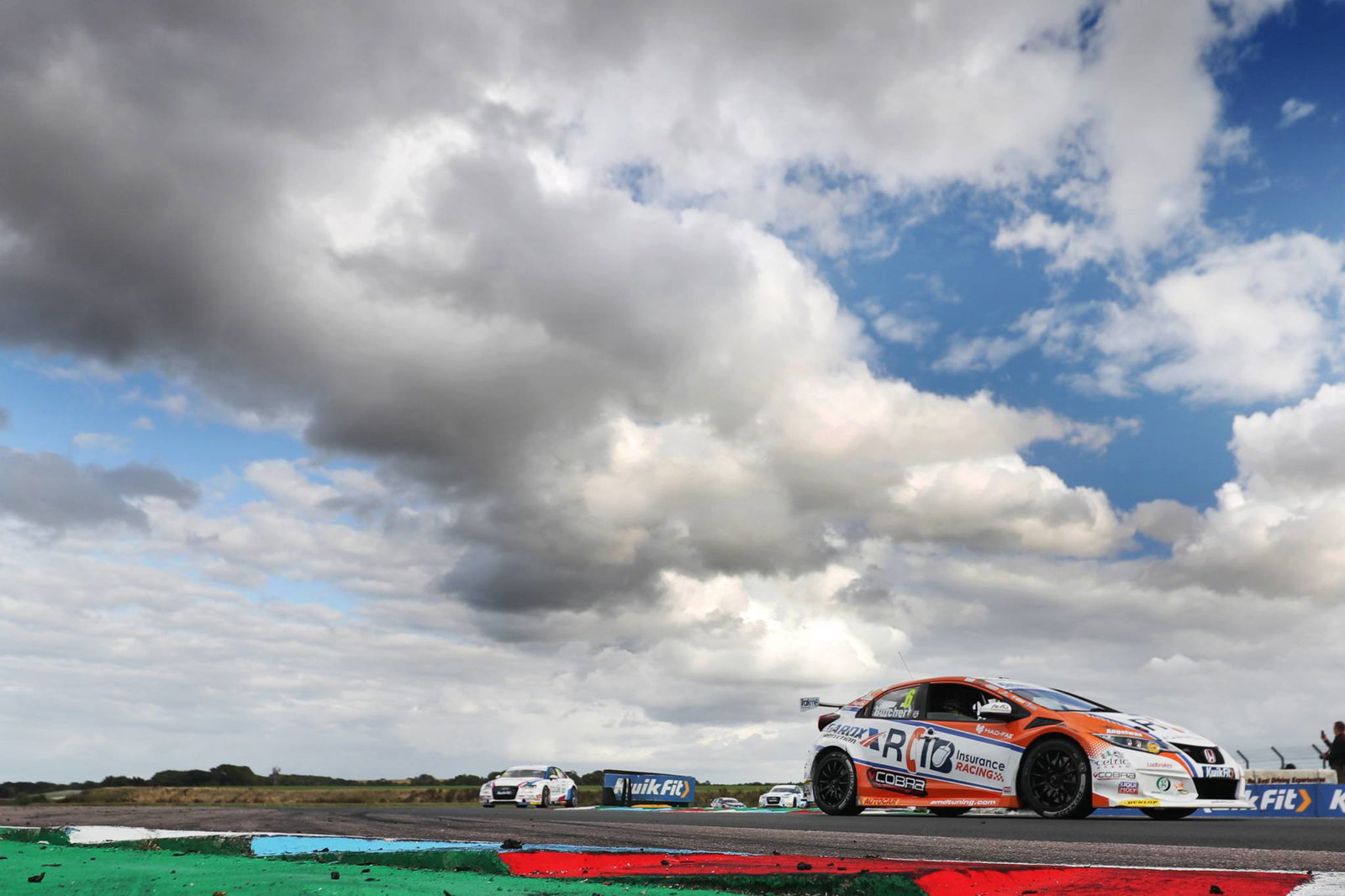 BTCC Knockhill: Butcher remains on top at Knockhill 
