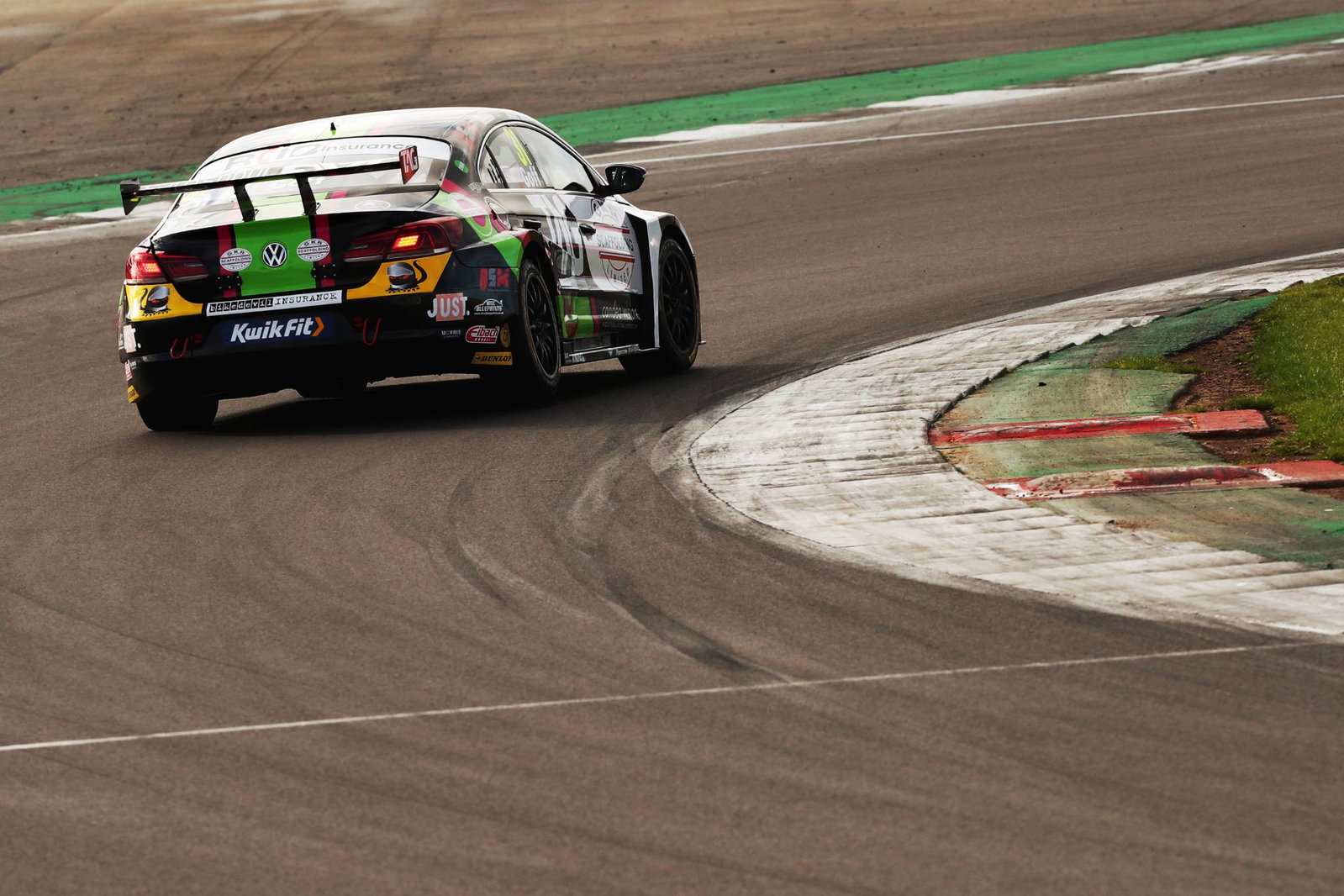 BTCC Silverstone: Turkington 'digs deep' to extend BTCC lead