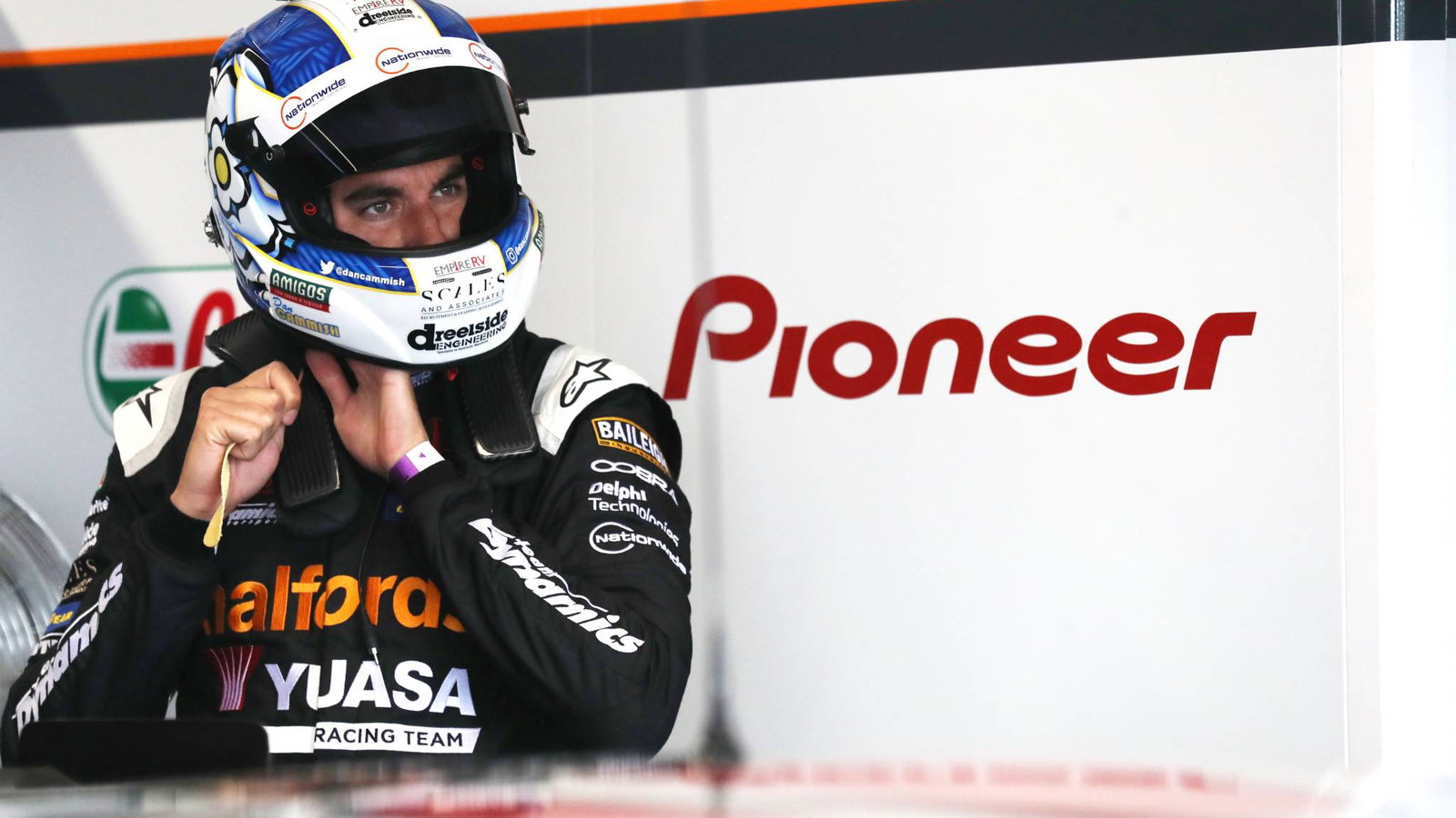 BTCC Thruxton: Cammish dominates second practice