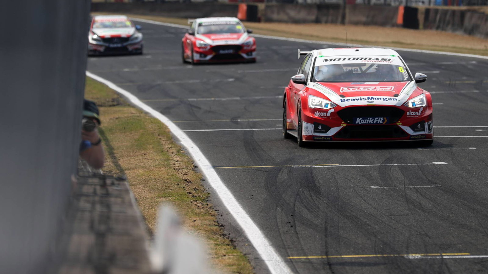 BTCC Oulton Park: Butcher beats Cook to Oulton Park pole
