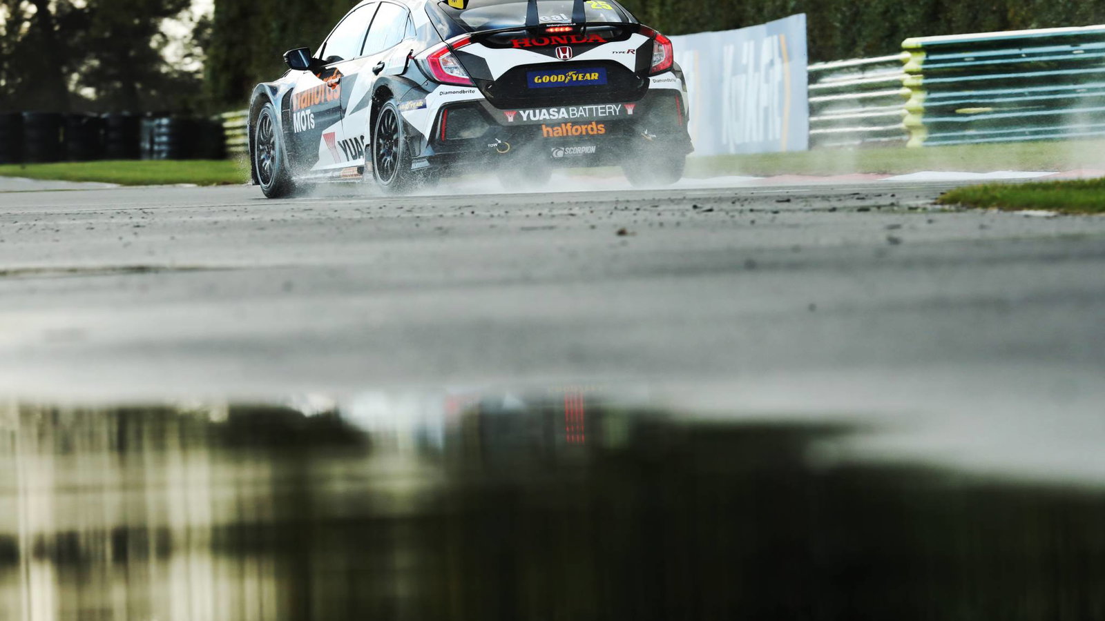 iMatt Neal (GBR) Halfords Yuasa Racing Honda Civic Type R 