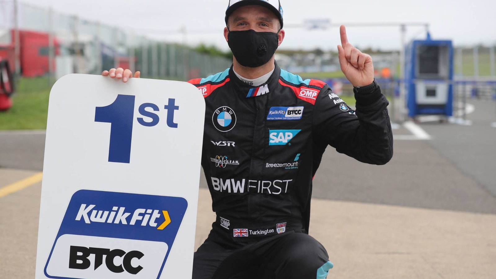 iColin Turkington (GBR) - Team BMW BMW 330i M Sport 