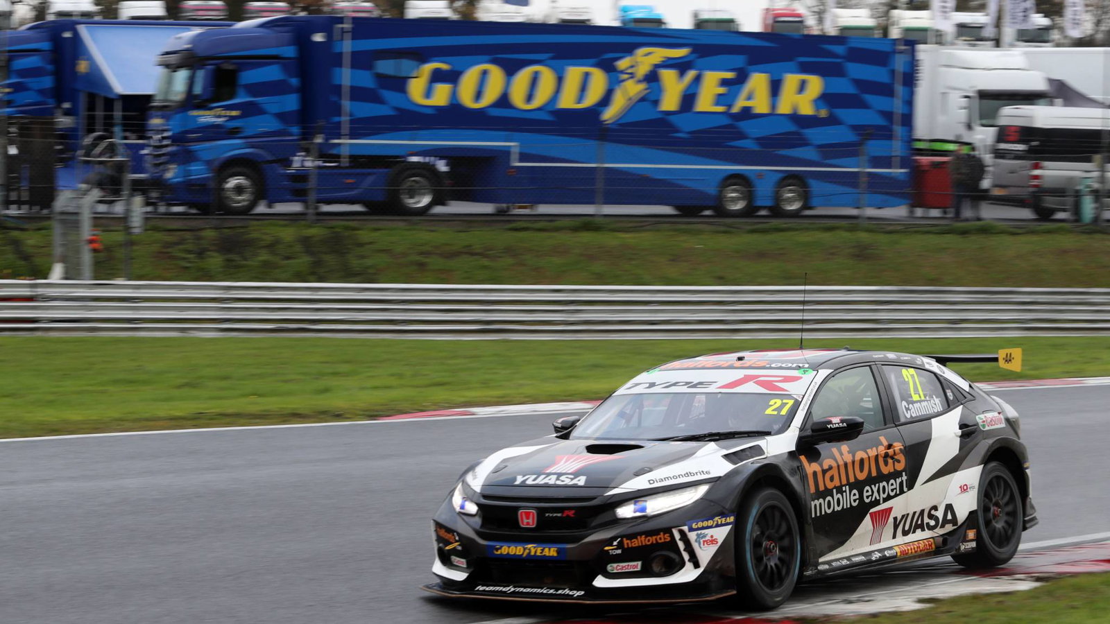 iDan Cammish (GBR) Halfords Yuasa Racing Honda Civic Type R 