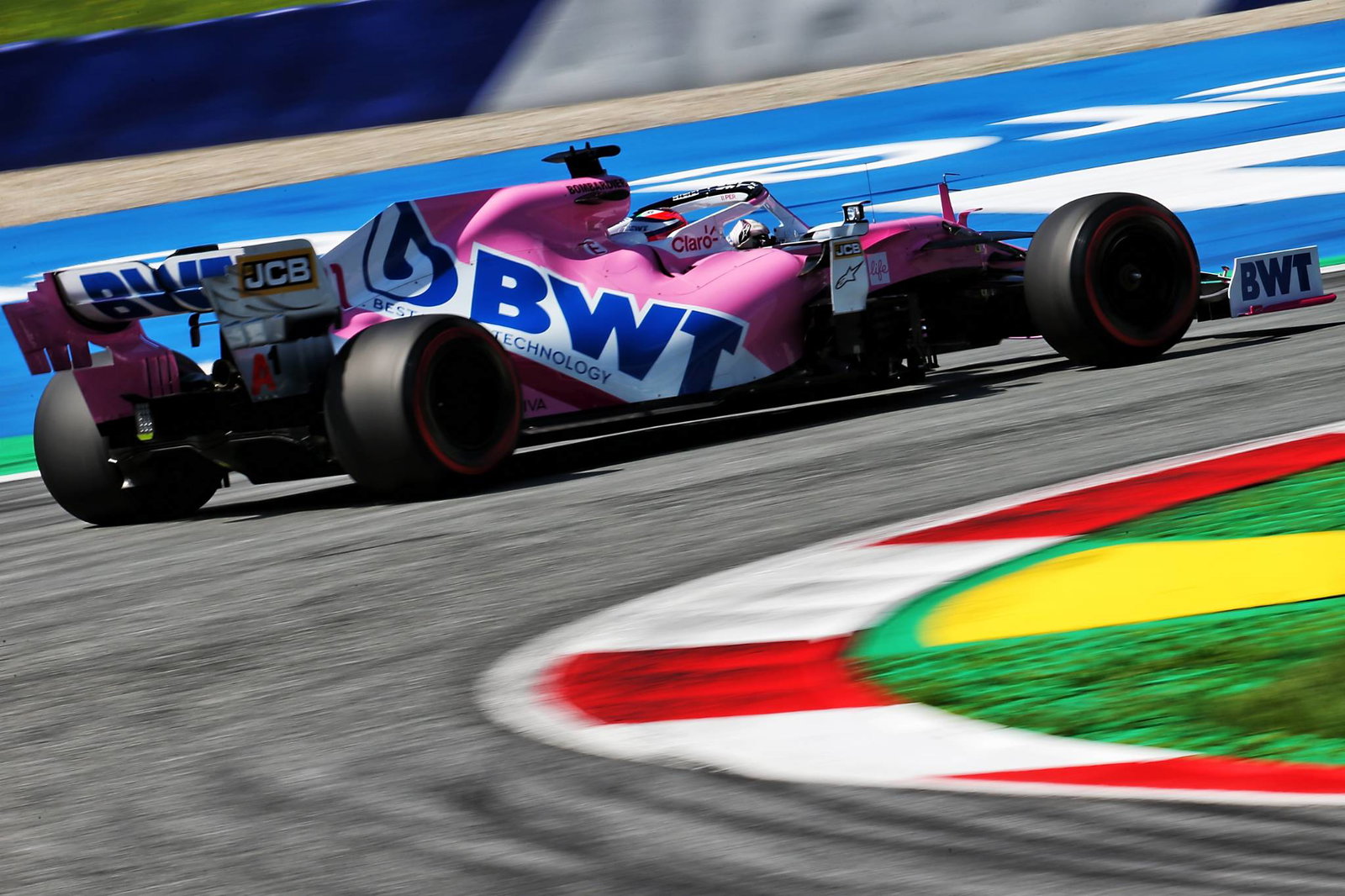 Hamilton menghindari penalti karena pelanggaran batas trek, menjaga barisan depan F1