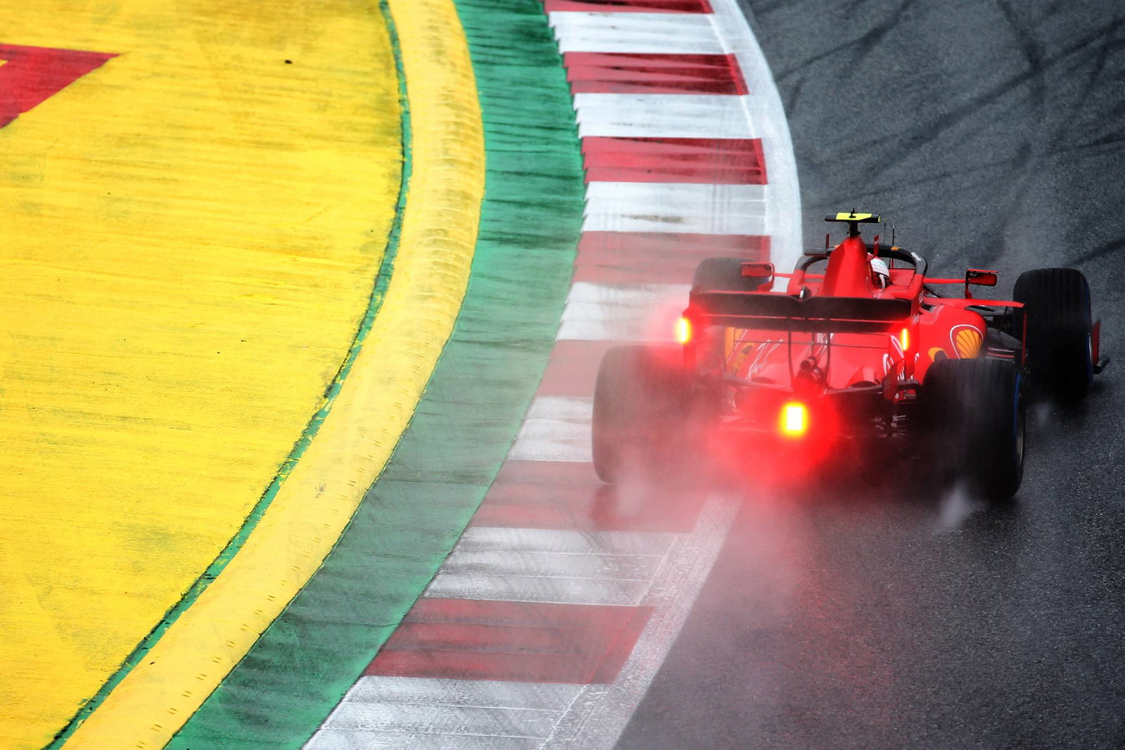 Vettel berharap lebih dari Ferrari F1 dalam kondisi basah