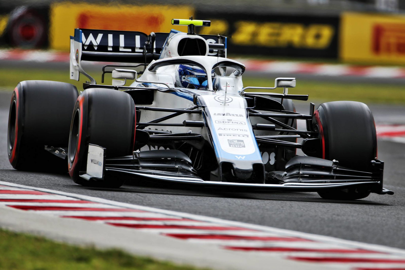 Daniel Ricciardo says Renault F1 race pace faster than Ferrari
