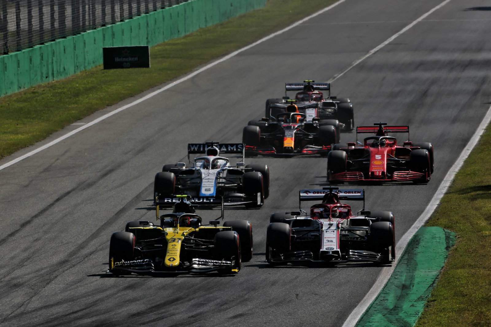 Lewis Hamilton mengklaim pole position di GP Italia dengan lap F1 tercepat sepanjang masa