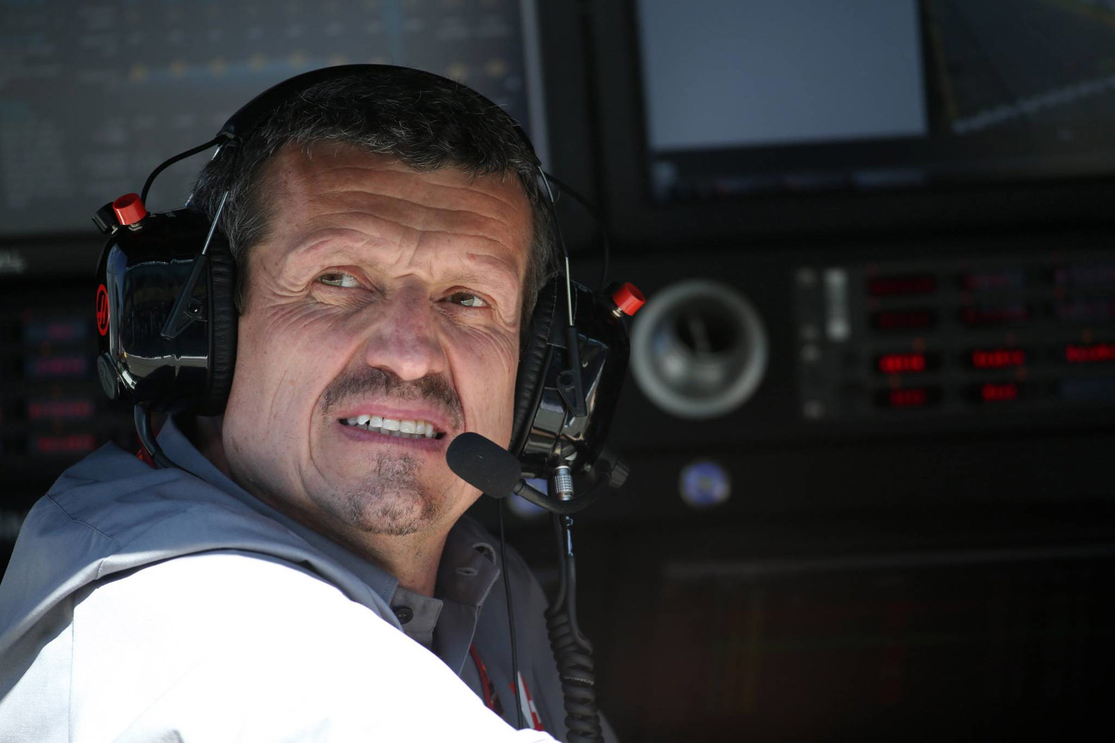 Hamilton memprediksi Ferrari akan 