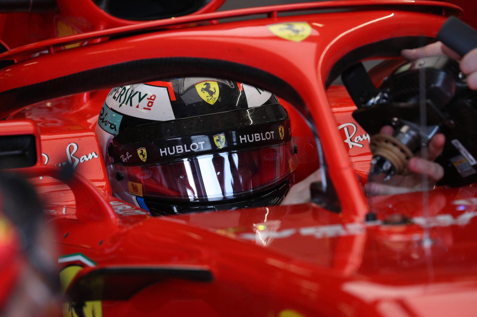 Kimi Raikkonen fastest in Bahrain F1 FP2 before late stoppage