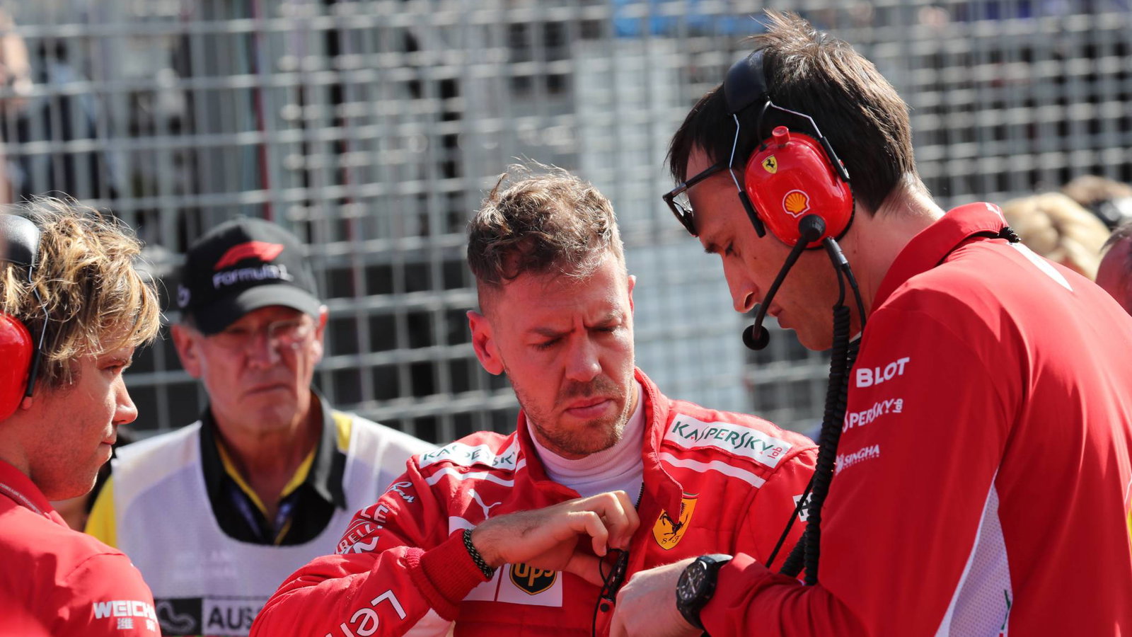 Vettel “confused” by F1 race start switch, grid girl drops