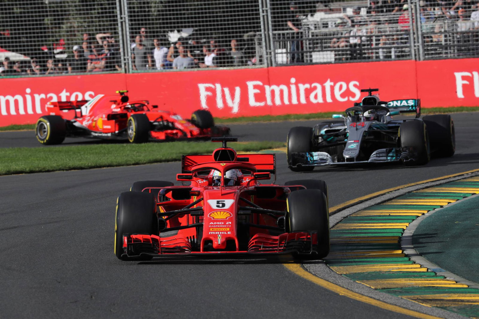 Vettel senang menunggangi keberuntungan Ferrari dalam 'memotivasi' kemenangan
