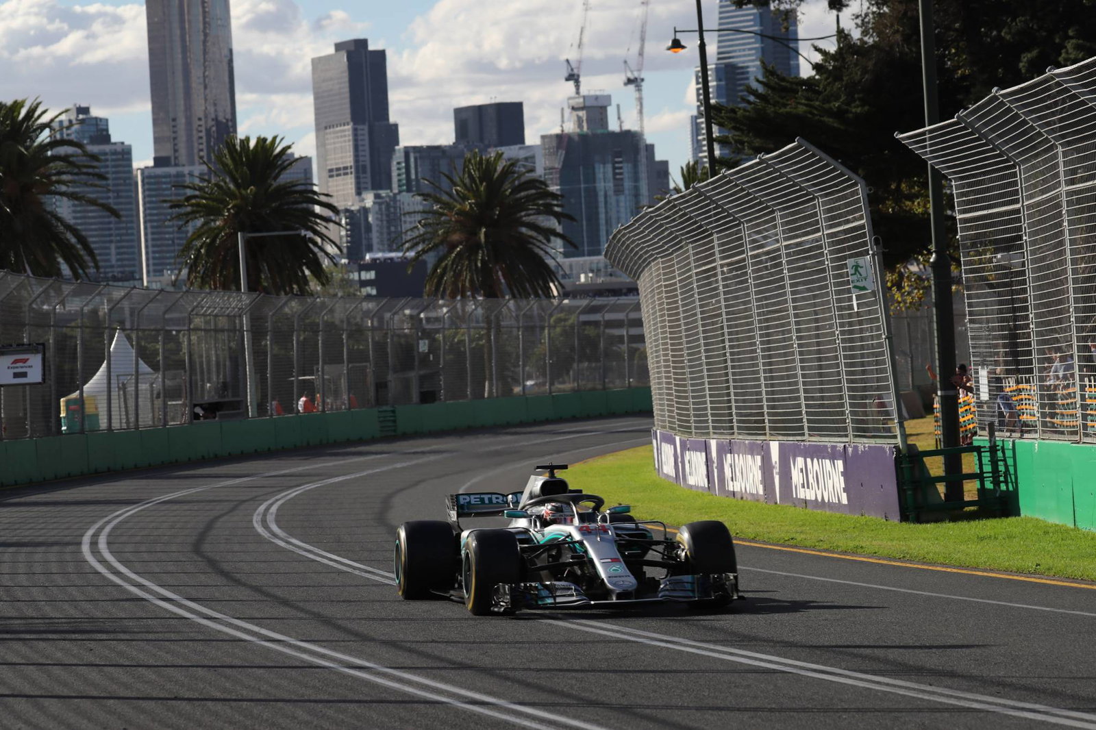 Vettel senang menunggangi keberuntungan Ferrari dalam 'memotivasi' kemenangan