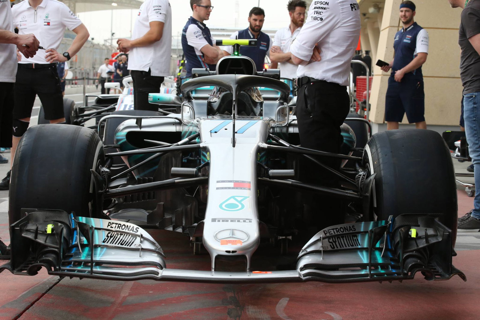 Daniel Ricciardo leads Bahrain F1 FP1 as issue sidelines Verstappen