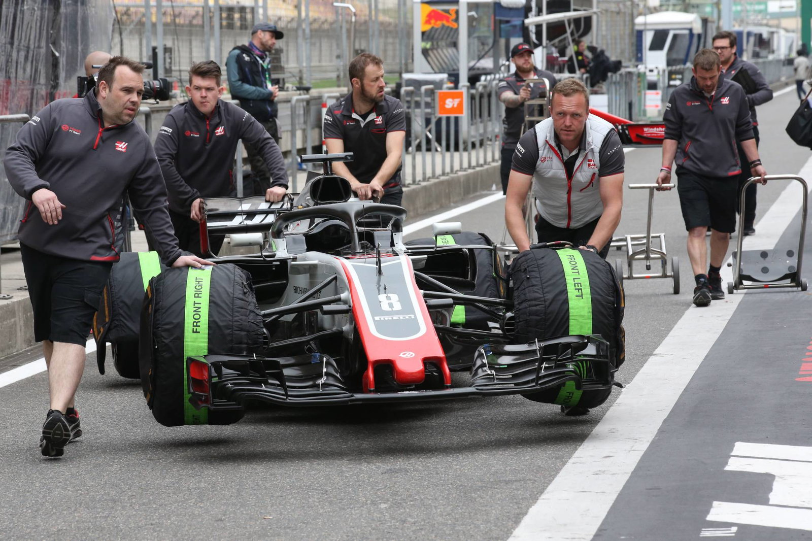 Lewis Hamilton leads Kimi Raikkonen in opening China F1 practice