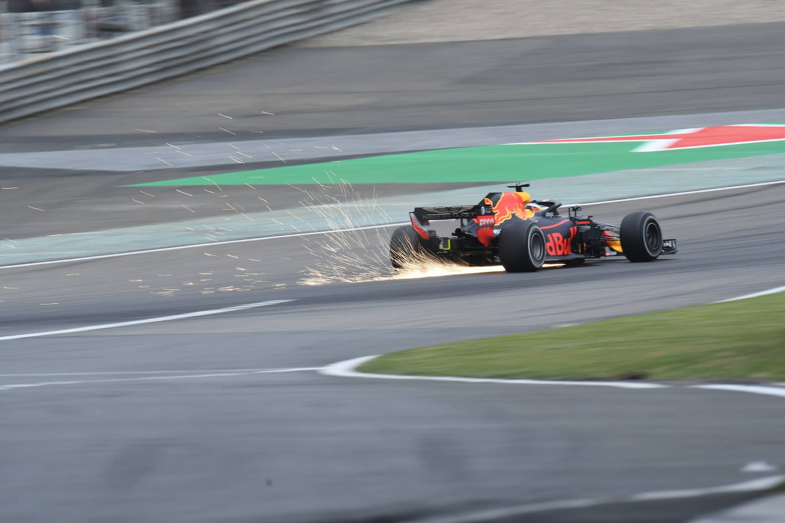 Sebastian Vettel memimpin FP3 China karena Ricciardo mengalami kerusakan mesin F1
