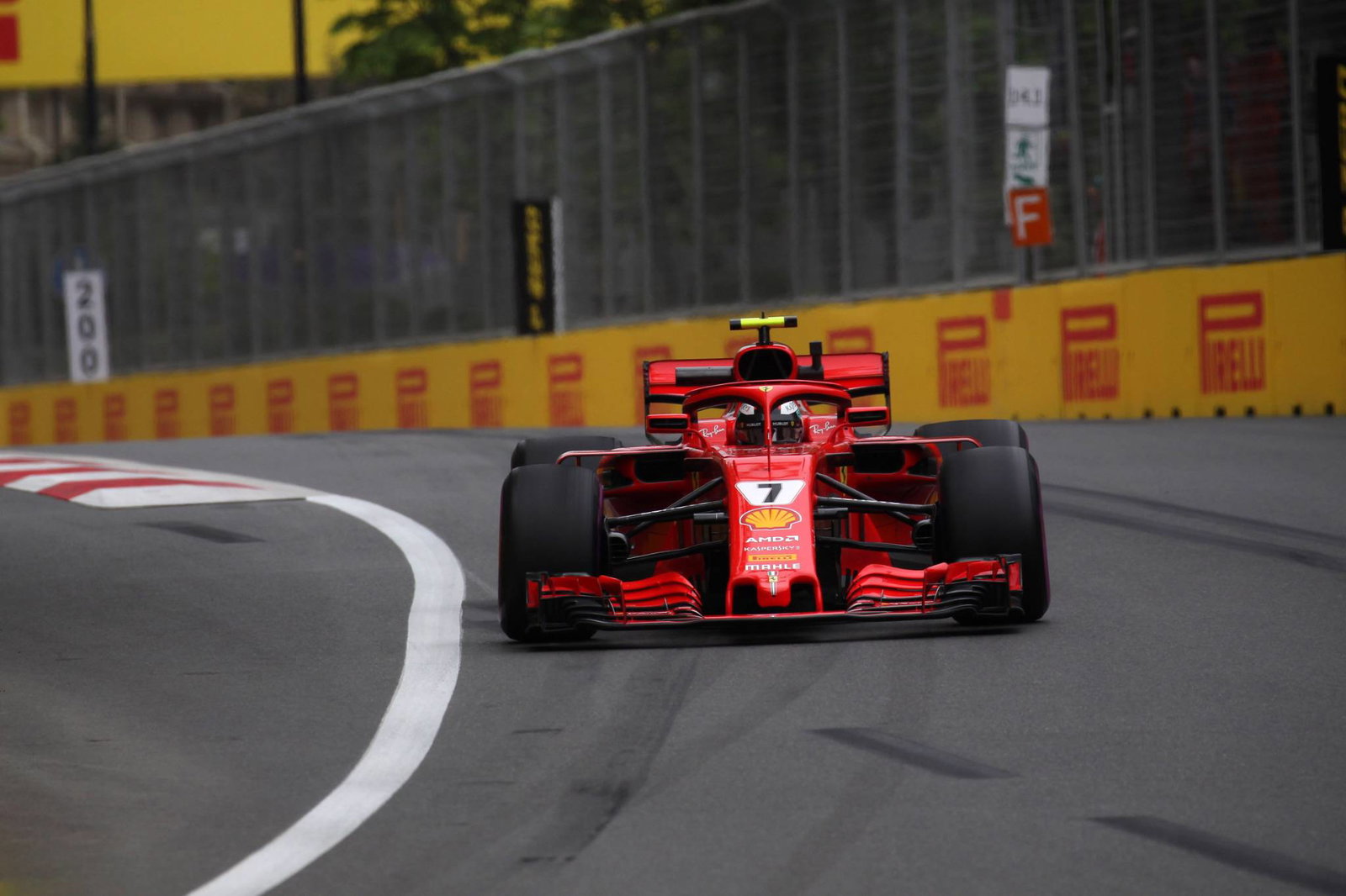 Hamilton merencanakan pembicaraan insinyur semalam dalam upaya untuk memperbaiki masalah Mercedes