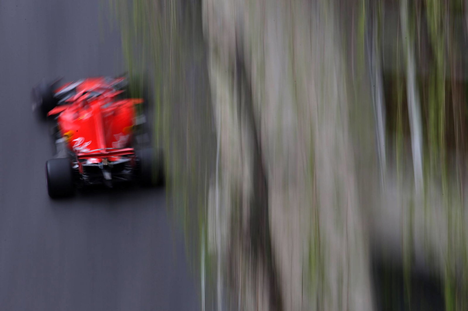 Vettel tercepat saat Sirotkin jatuh di latihan terakhir GP F1 Azerbaijan