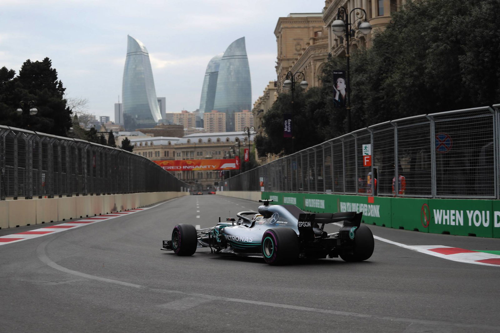 Azerbaijan Grand Prix - Bagaimana Hamilton memenangkan thriller Baku lainnya