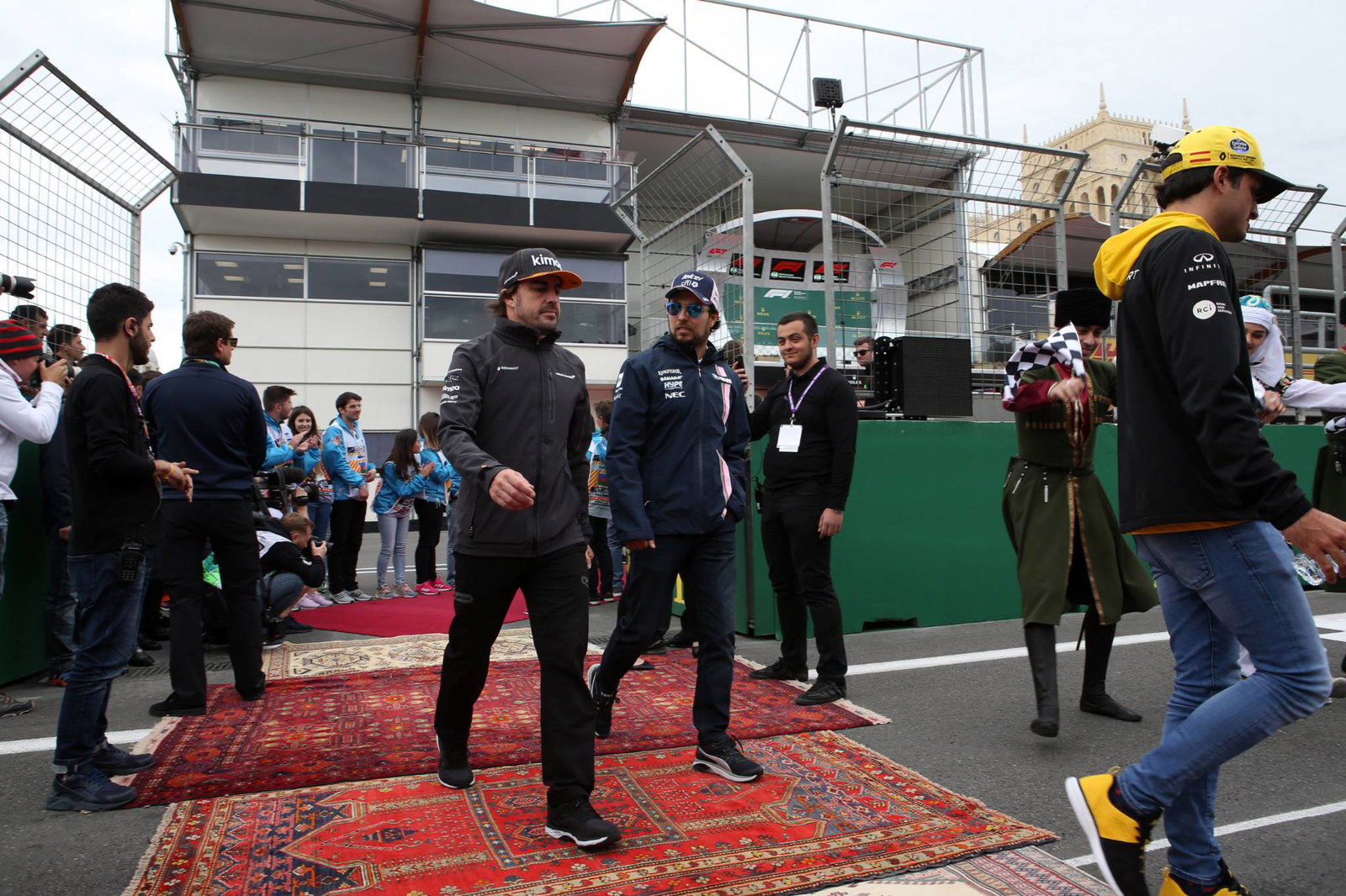 Mercedes merayakan gelar ganda kelima F1 dengan penghargaan Niki Lauda