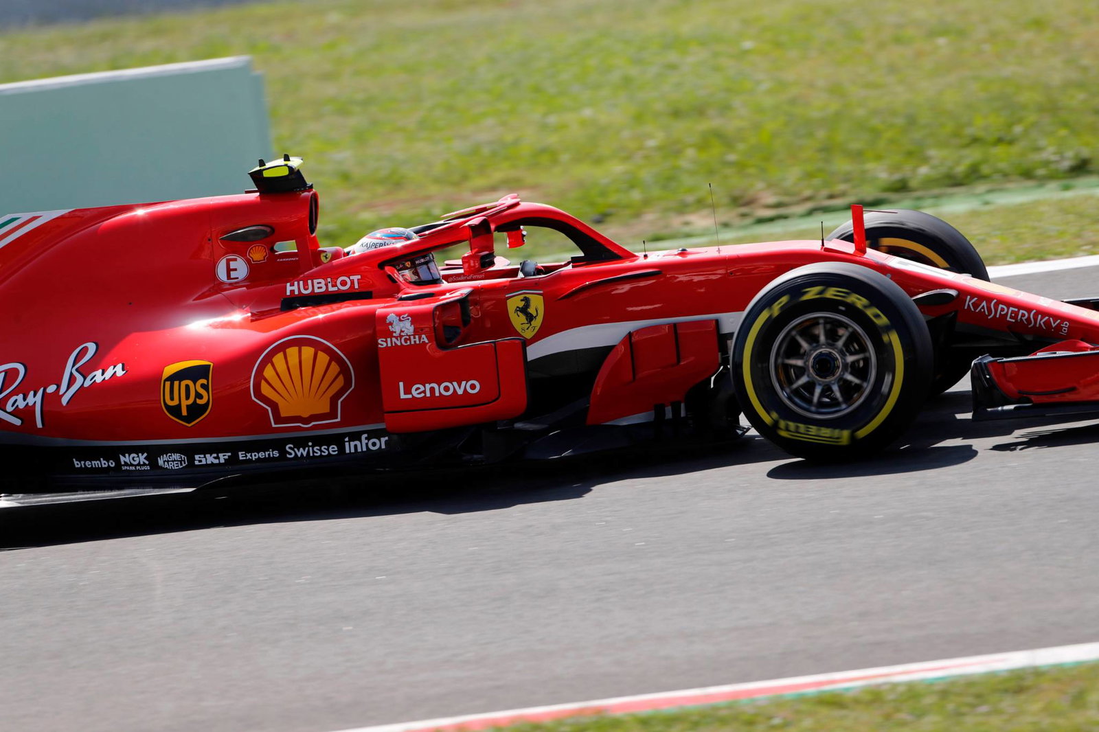 Daniel Ricciardo blames tailwind for FP1 off