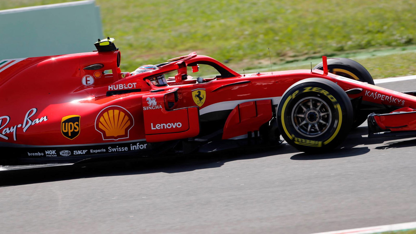 Kimi Raikkonen mengabaikan pukulan mesin Ferrari