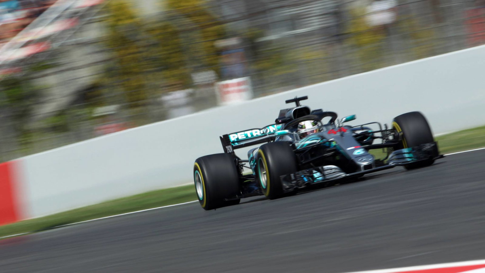 Lewis Hamilton memimpin Mercedes F1 1-2 dalam latihan terakhir GP Spanyol