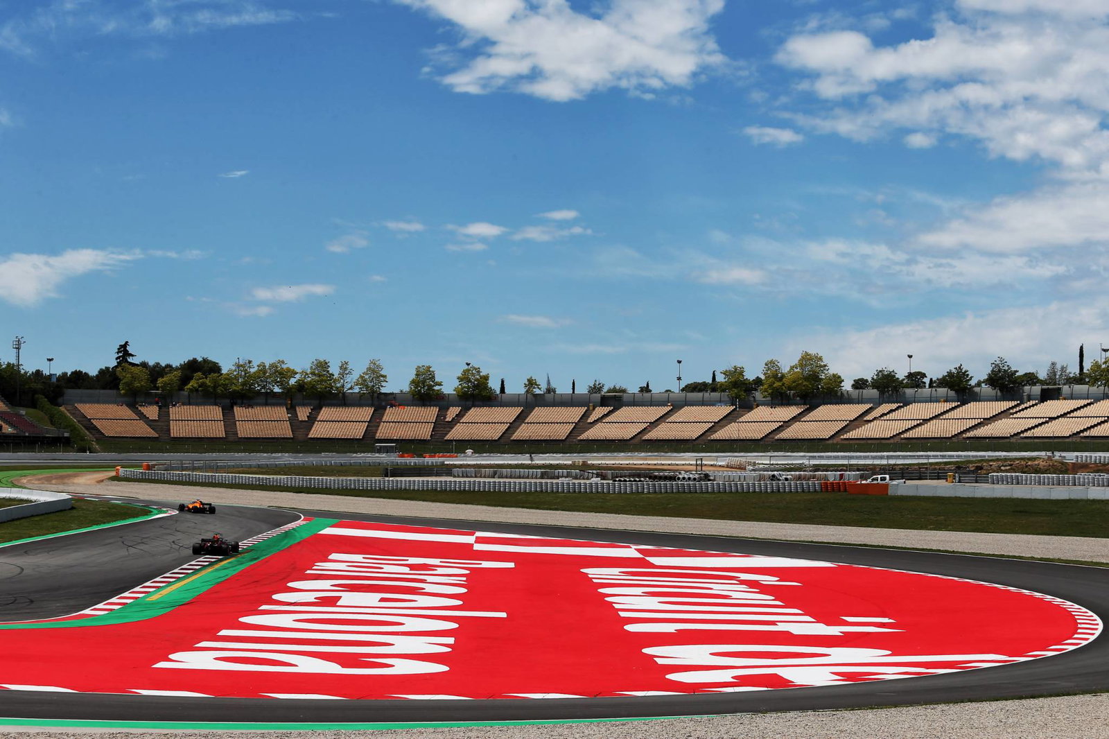 Max Verstappen dari Red Bull memuncaki hari pembukaan tes F1 musim di Barcelona