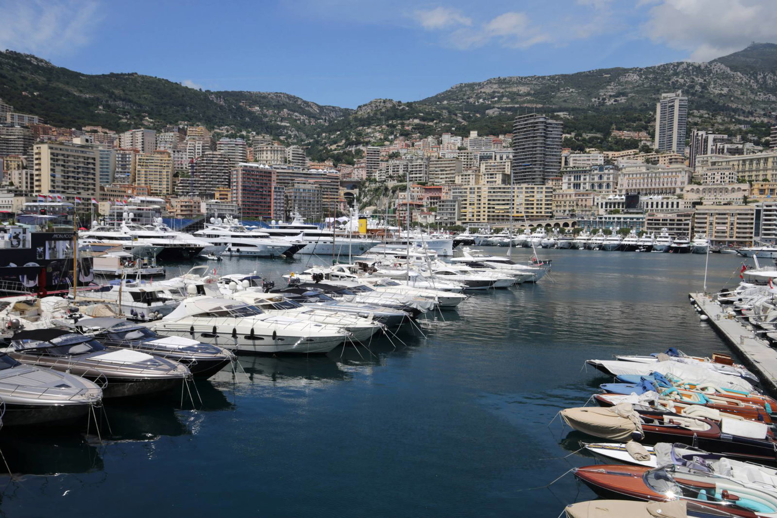 Daniel Ricciardo leads Monaco FP1 with new F1 track record