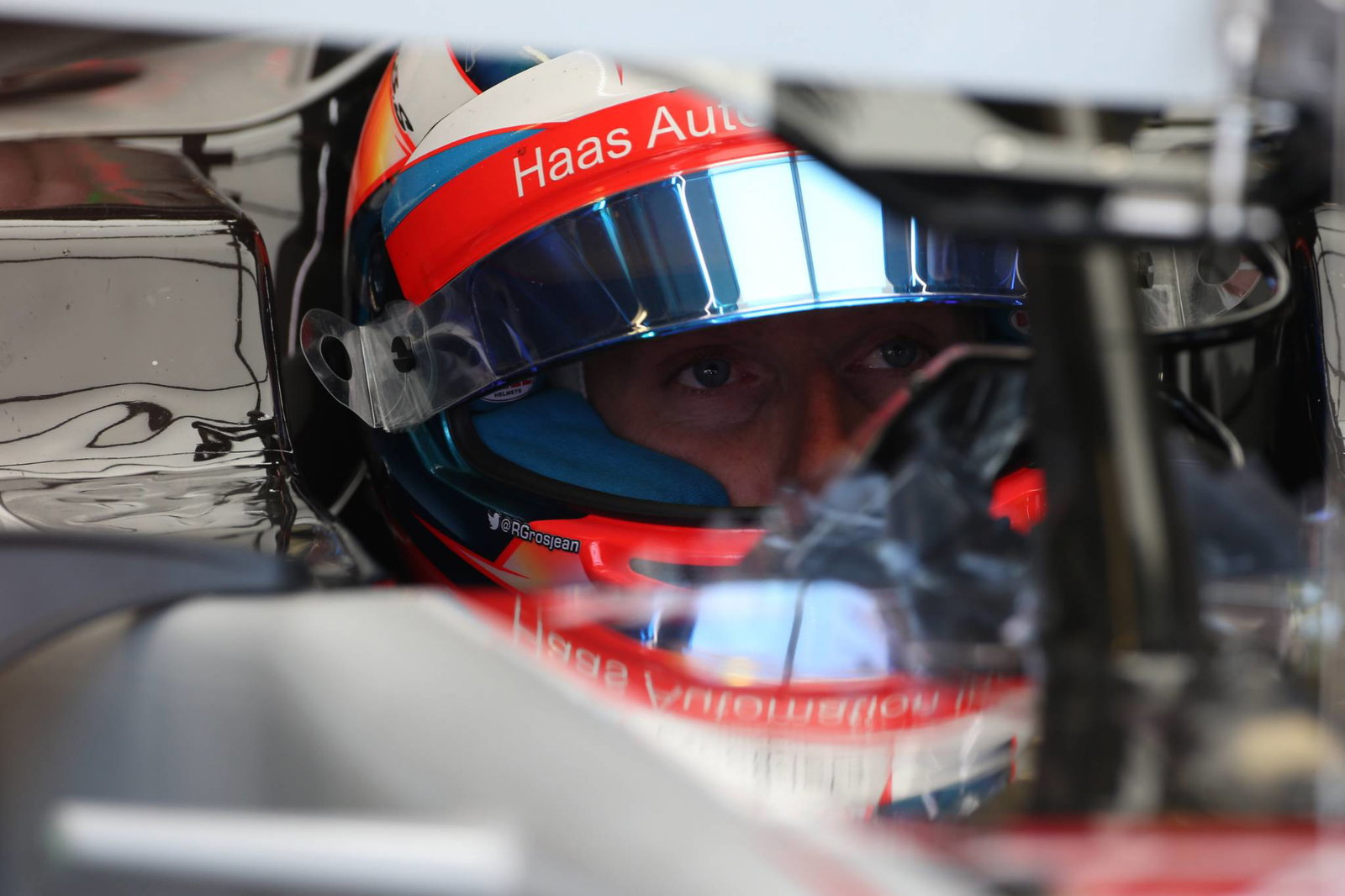 Understeer aneh menghancurkan kualifikasi Raikkonen