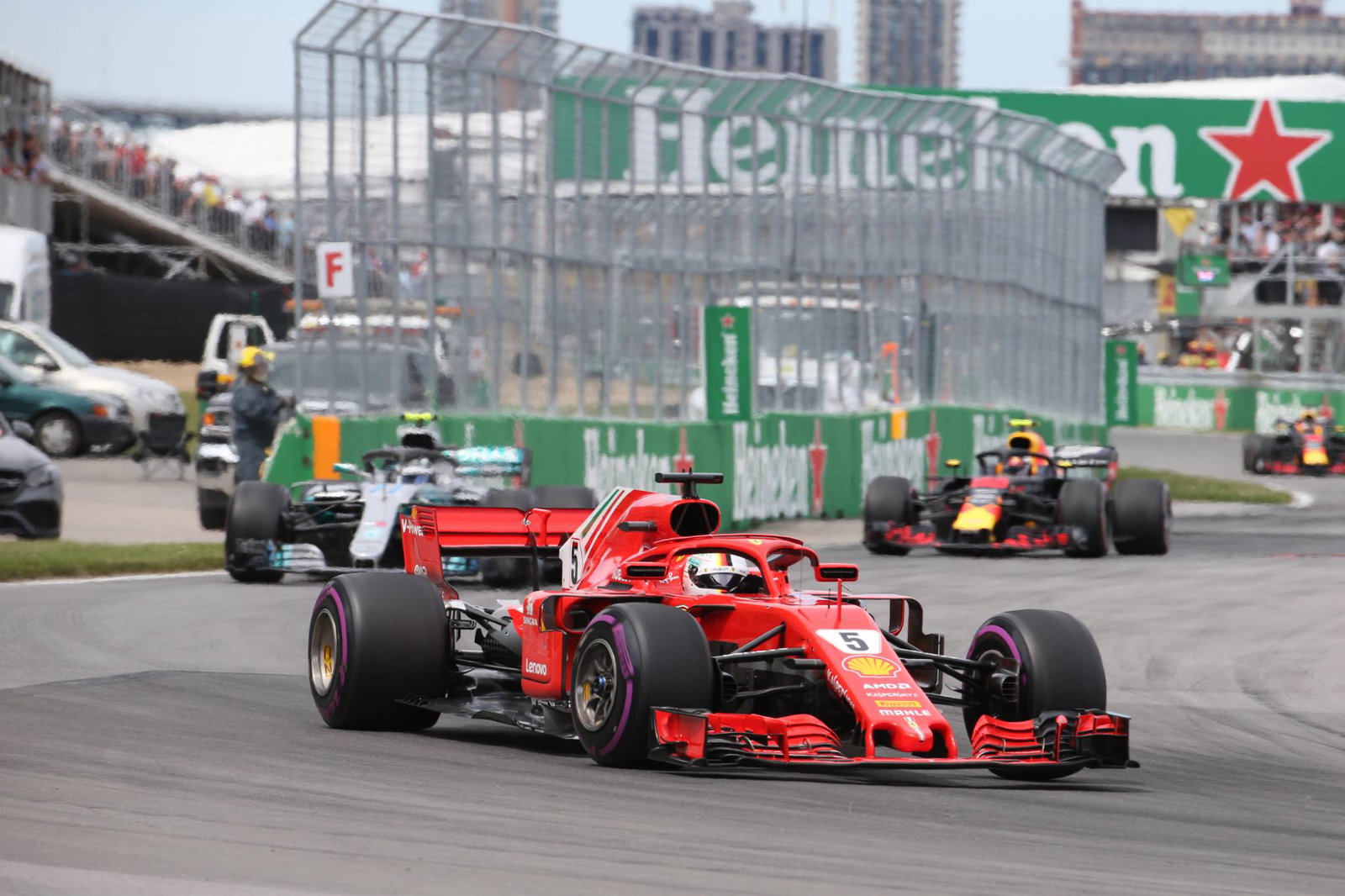 F1: Jenson Button menghadapi Guy Martin di klasik Williams di GP Inggris