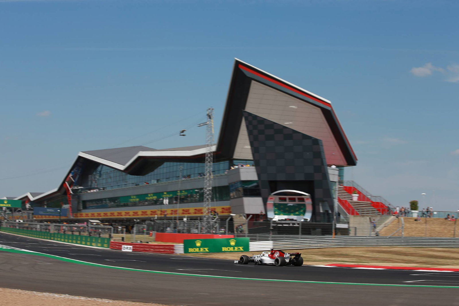 Lewis Hamilton memimpin Silverstone FP3 saat Hartley tersingkir