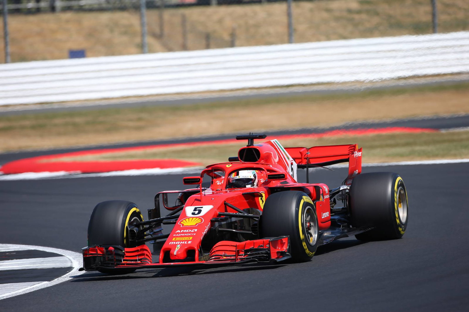 Vettel memenangkan thriller GP Inggris, Hamilton pulih ke P2 setelah bentrok