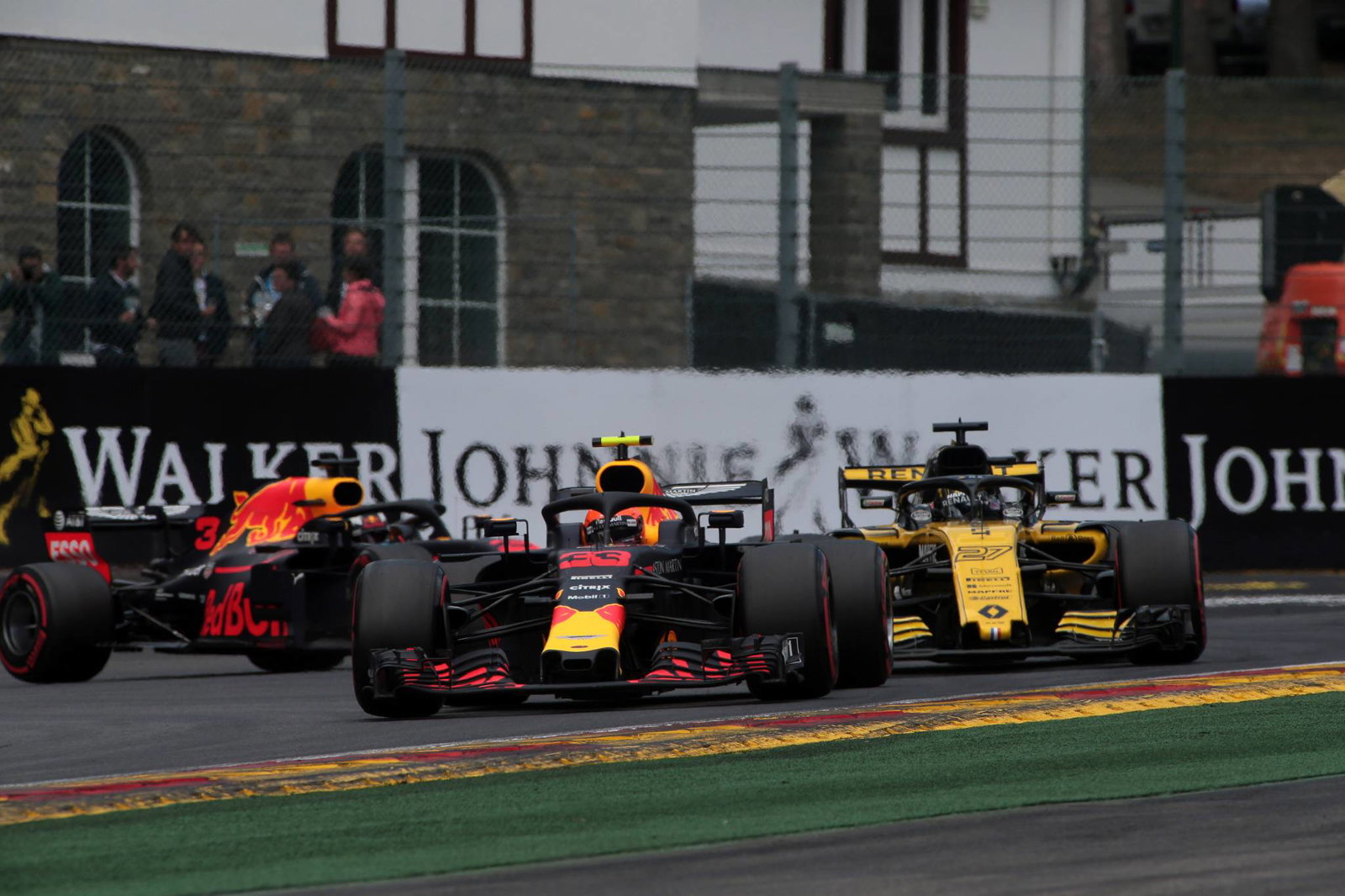 Vettel memimpin Ferrari 1-2 di Spa FP3